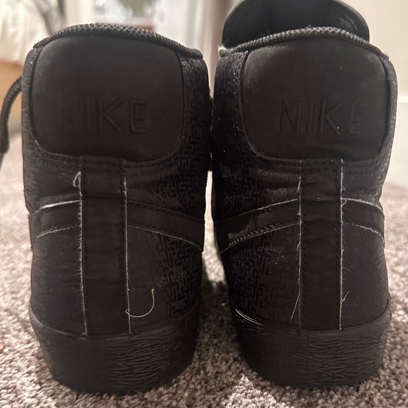 Black Nike high tops - Picture 4 of 5